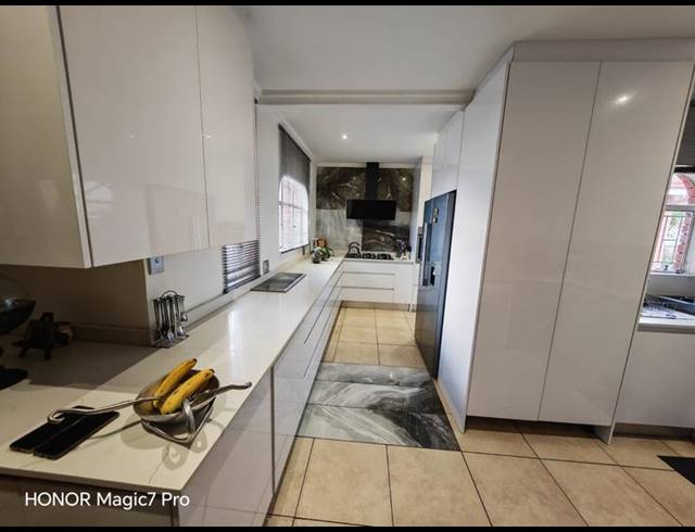 3 BEDROOM HOUSE FOR SALE IN VANDERBIJLPARK SE 3
